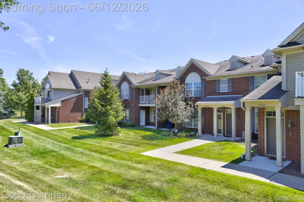 29941 Fox Run Circle Warren City MI 48092