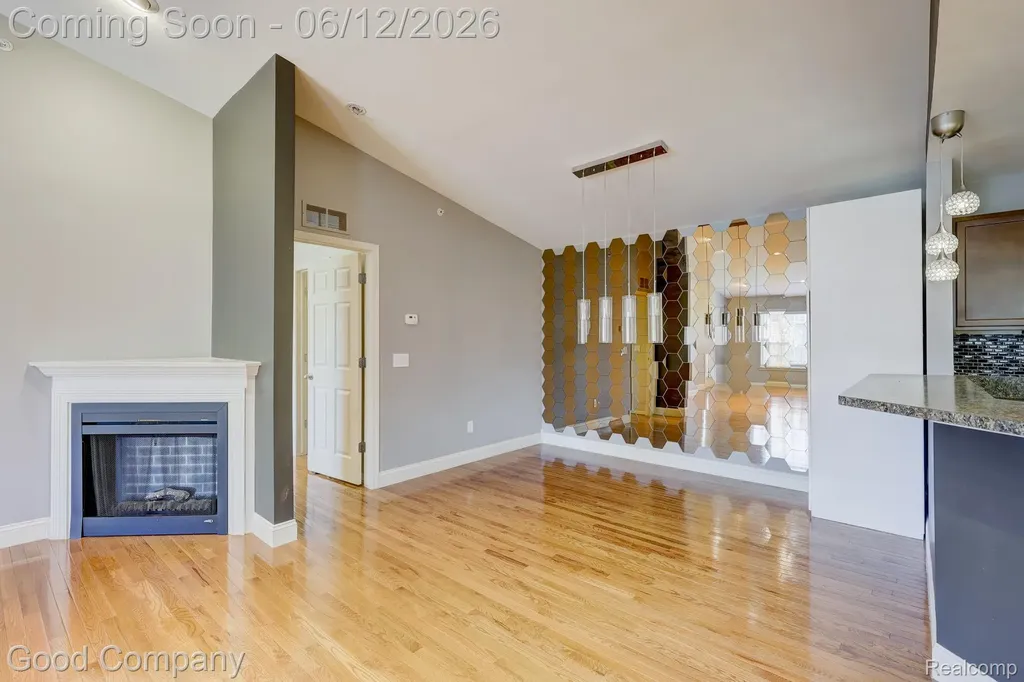 29941 Fox Run Circle Warren City MI 48092