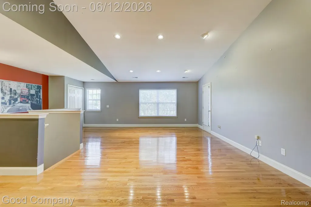 29941 Fox Run Circle Warren City MI 48092