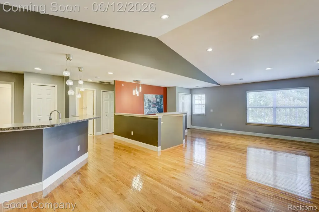 29941 Fox Run Circle Warren City MI 48092