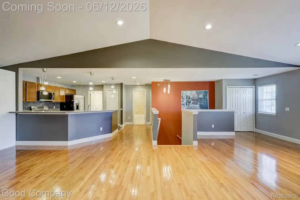 29941 Fox Run Circle Warren City MI 48092