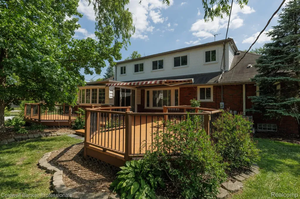 1416 N Renaud Road Grosse Pointe Woods City MI 48236