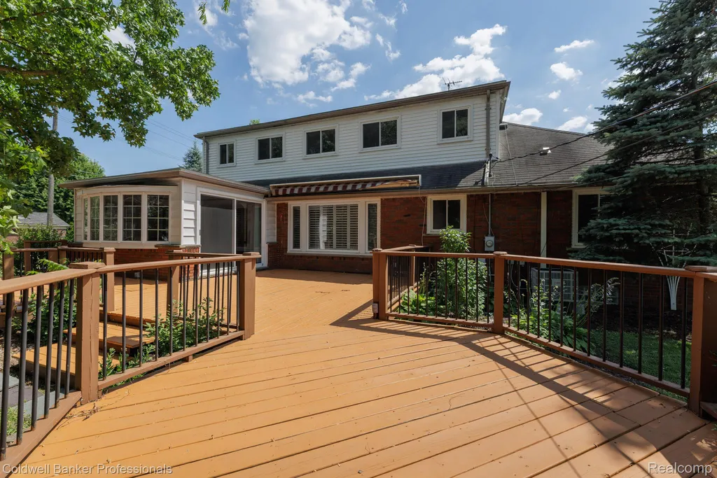 1416 N Renaud Road Grosse Pointe Woods City MI 48236