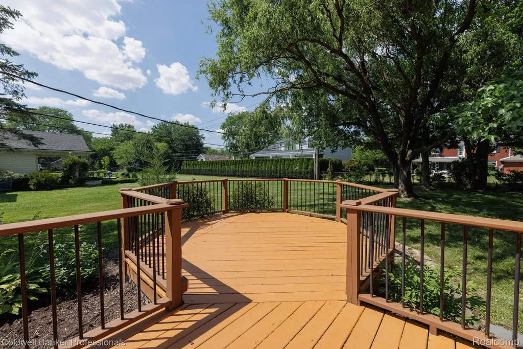 1416 N Renaud Road Grosse Pointe Woods City MI 48236