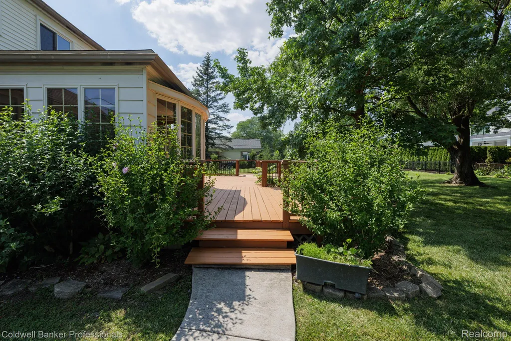 1416 N Renaud Road Grosse Pointe Woods City MI 48236
