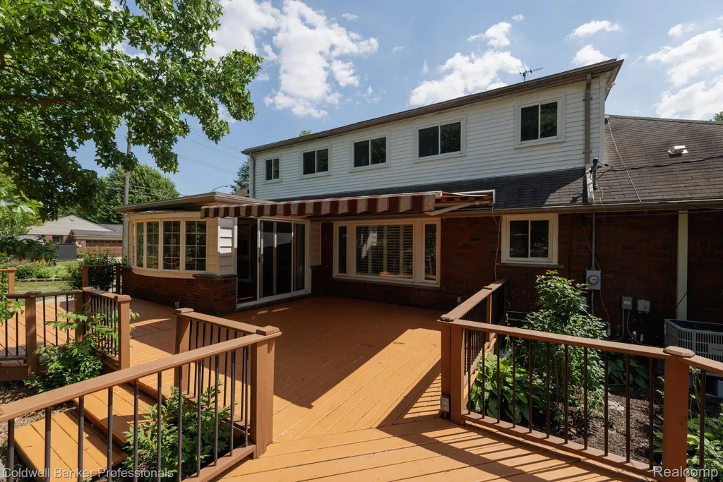 1416 N Renaud Road Grosse Pointe Woods City MI 48236