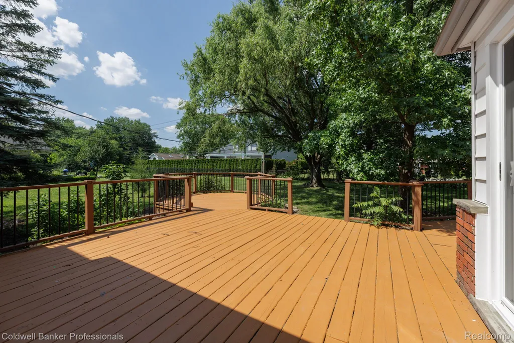1416 N Renaud Road Grosse Pointe Woods City MI 48236