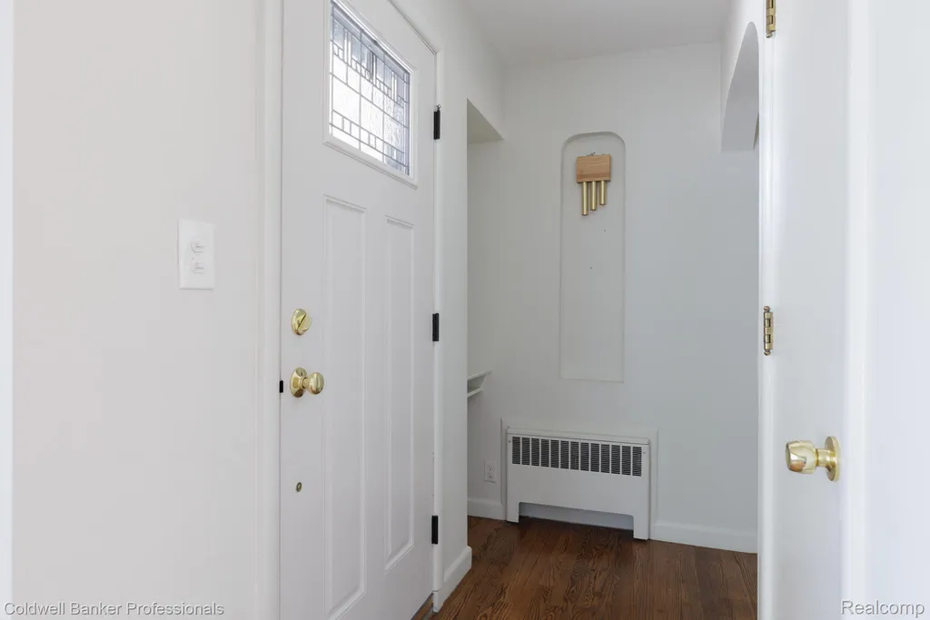 1416 N Renaud Road Grosse Pointe Woods City MI 48236