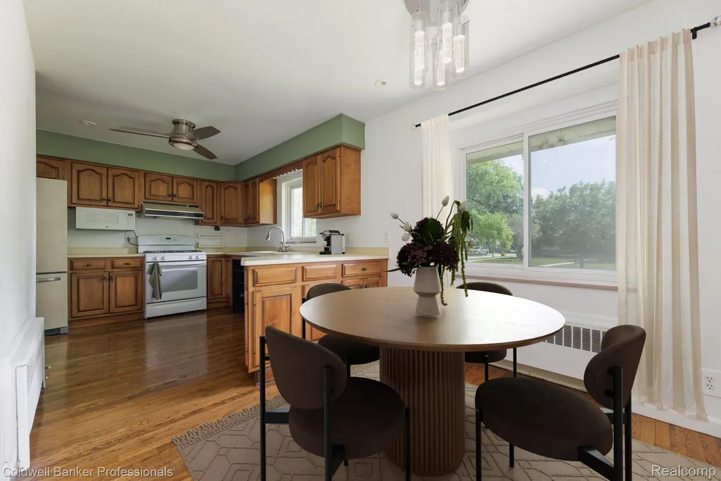 1416 N Renaud Road Grosse Pointe Woods City MI 48236