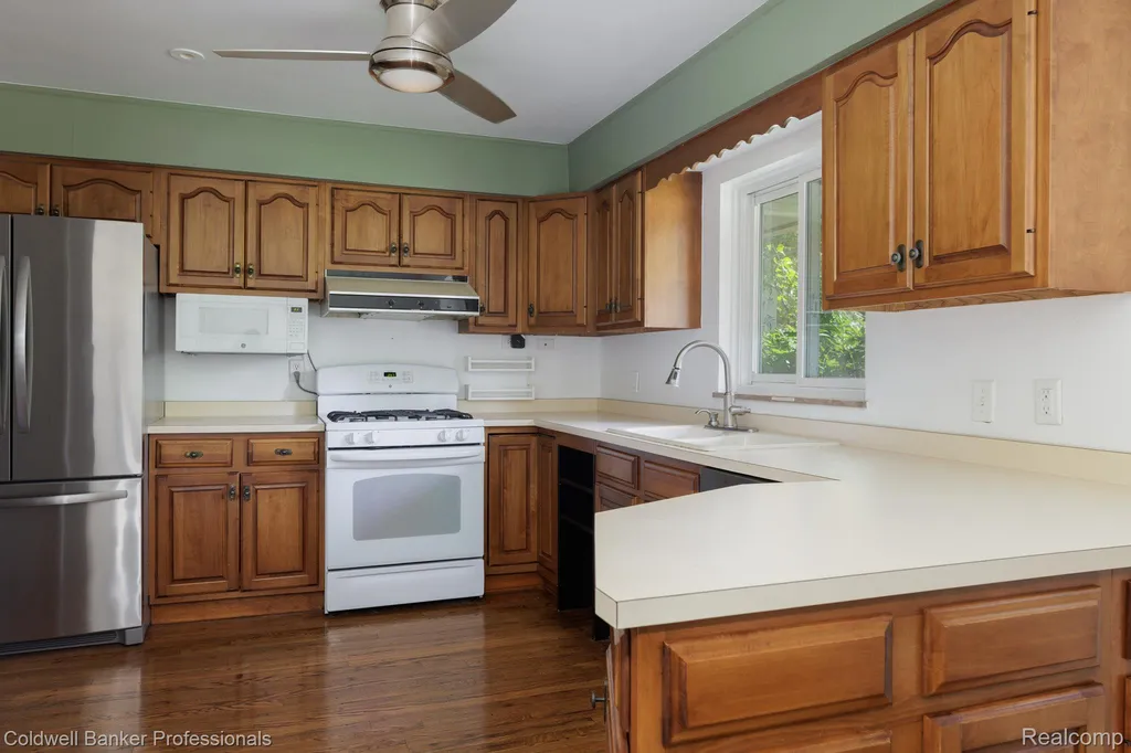 1416 N Renaud Road Grosse Pointe Woods City MI 48236