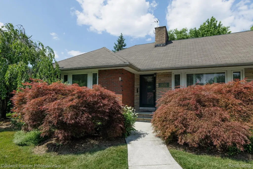 1416 N Renaud Road Grosse Pointe Woods City MI 48236