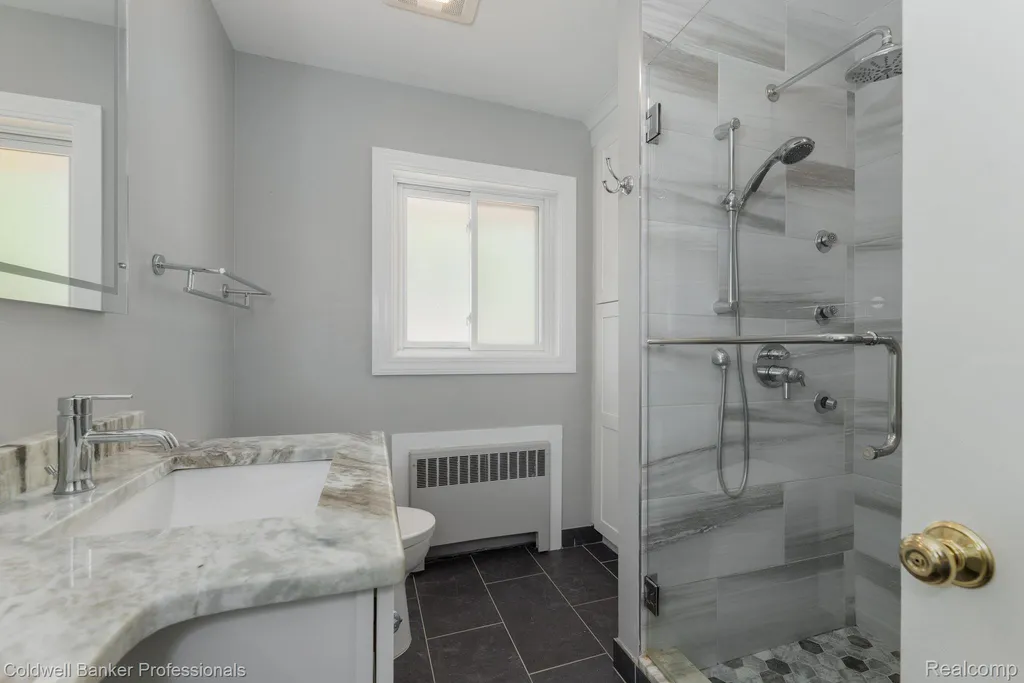 1416 N Renaud Road Grosse Pointe Woods City MI 48236