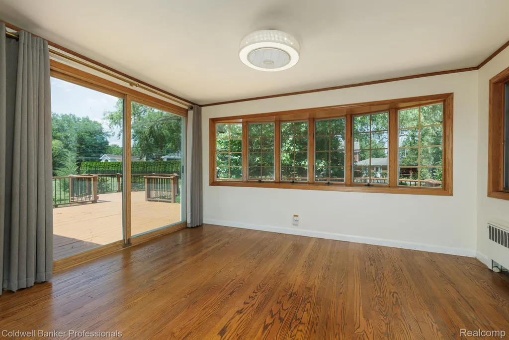 1416 N Renaud Road Grosse Pointe Woods City MI 48236