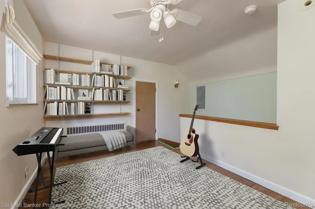 1416 N Renaud Road Grosse Pointe Woods City MI 48236