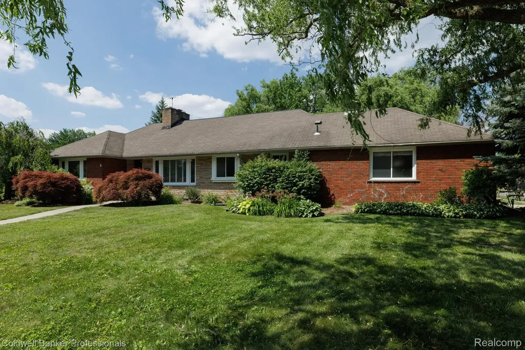 1416 N Renaud Road Grosse Pointe Woods City MI 48236