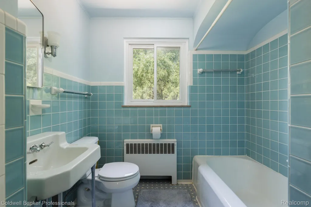 1416 N Renaud Road Grosse Pointe Woods City MI 48236