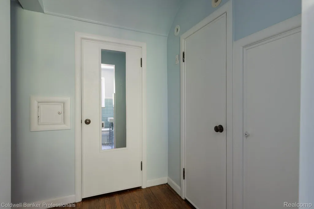 1416 N Renaud Road Grosse Pointe Woods City MI 48236