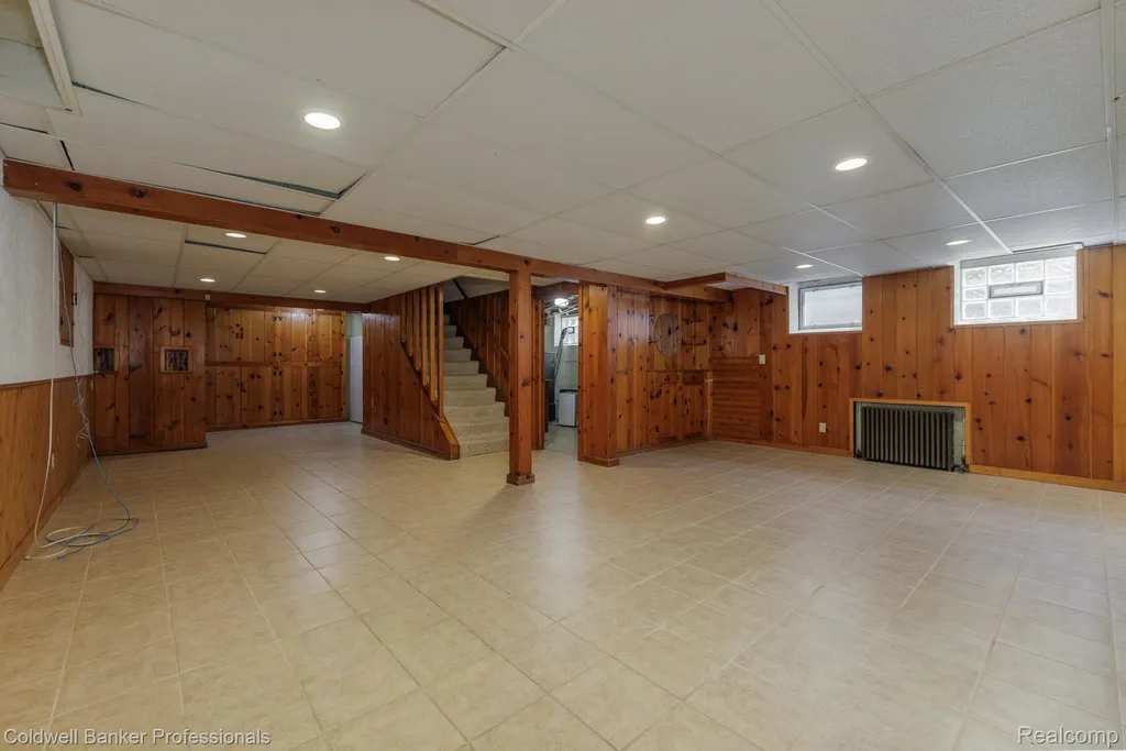 1416 N Renaud Road Grosse Pointe Woods City MI 48236