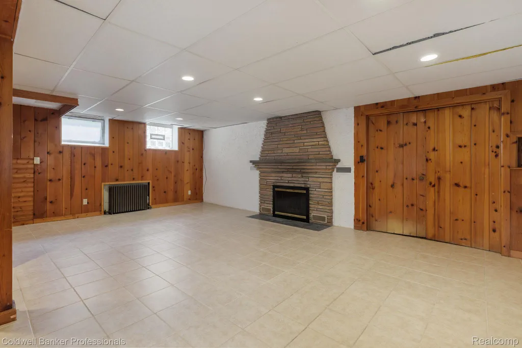 1416 N Renaud Road Grosse Pointe Woods City MI 48236