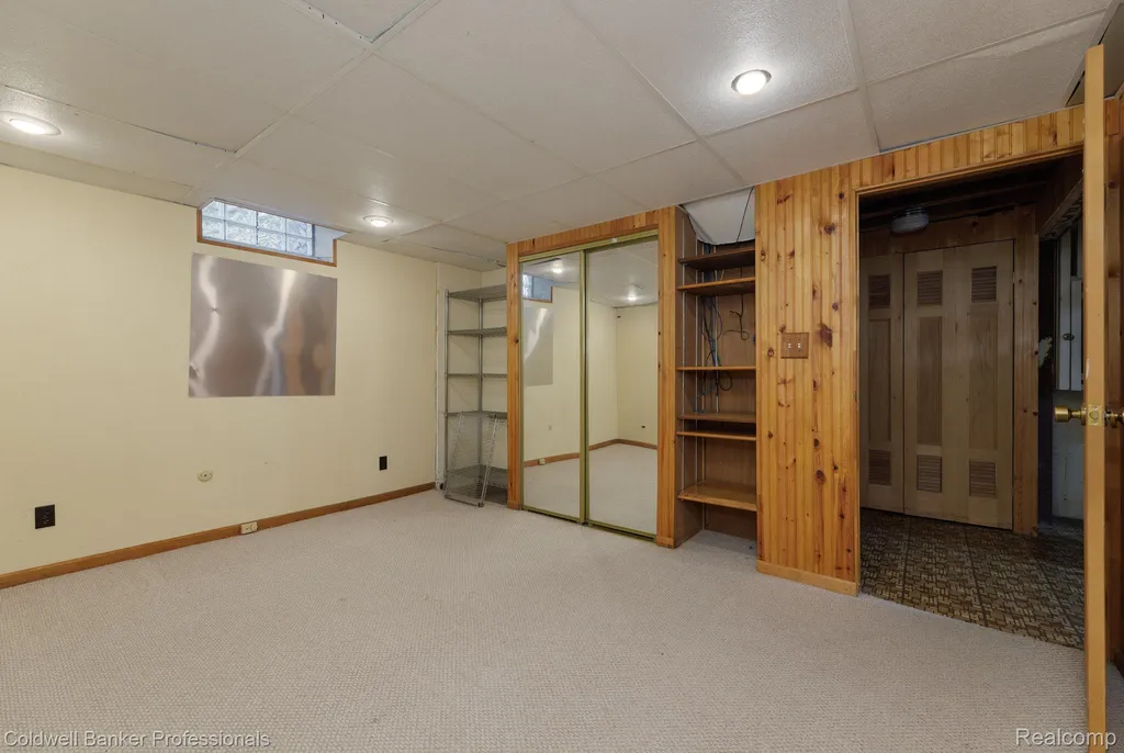 1416 N Renaud Road Grosse Pointe Woods City MI 48236