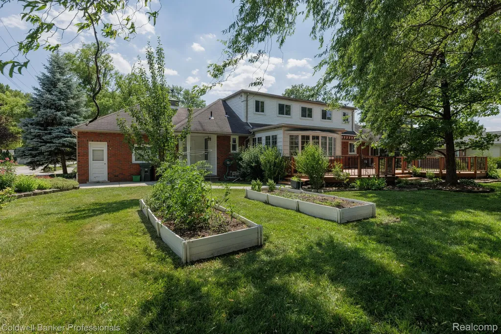 1416 N Renaud Road Grosse Pointe Woods City MI 48236