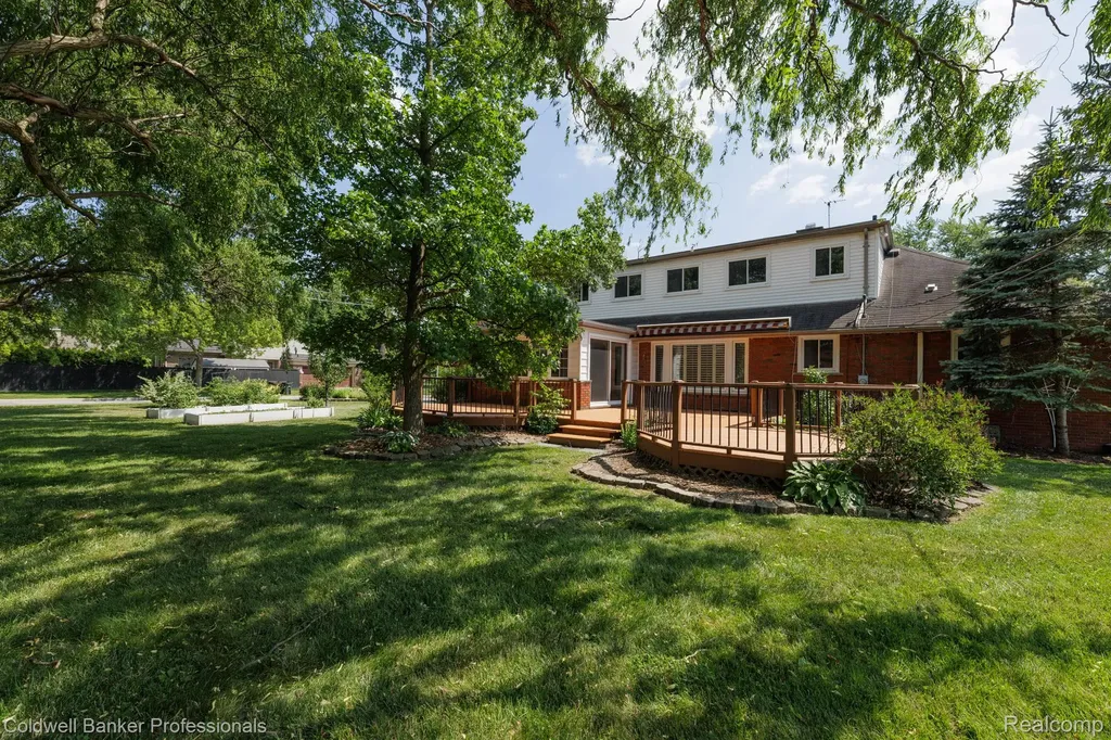 1416 N Renaud Road Grosse Pointe Woods City MI 48236