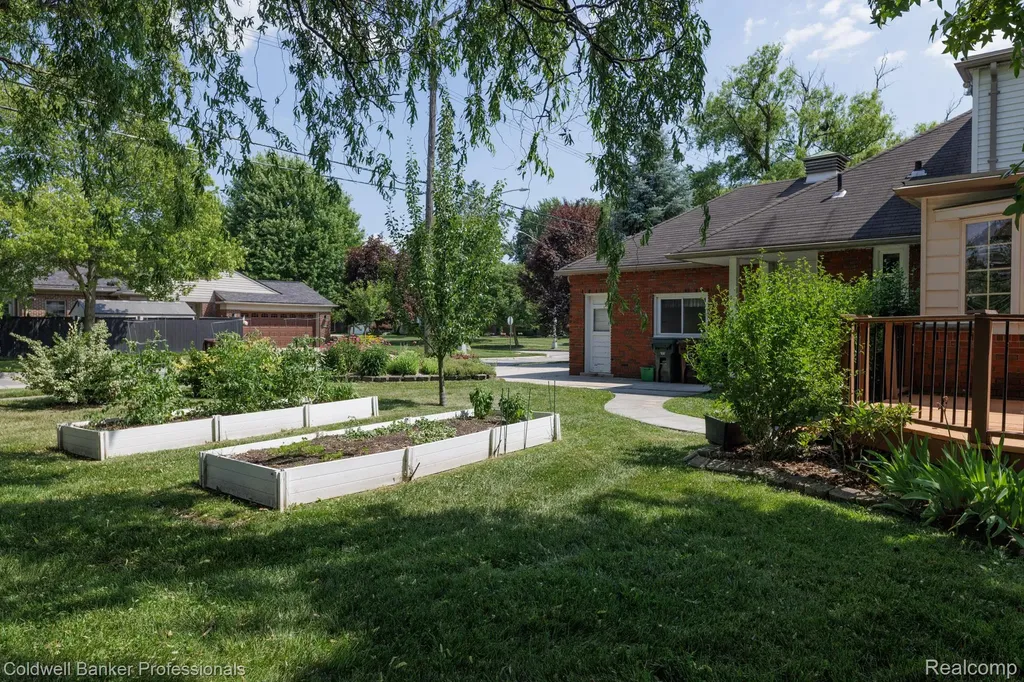 1416 N Renaud Road Grosse Pointe Woods City MI 48236