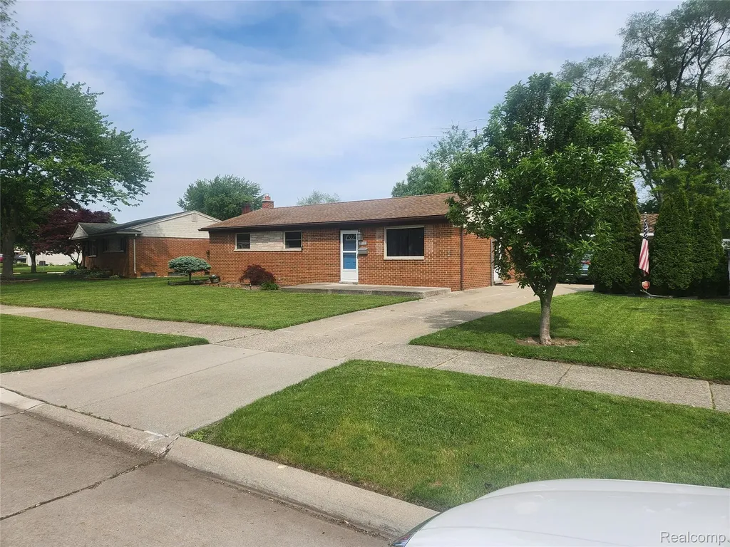 33810 Vista Way Fraser City MI 48026