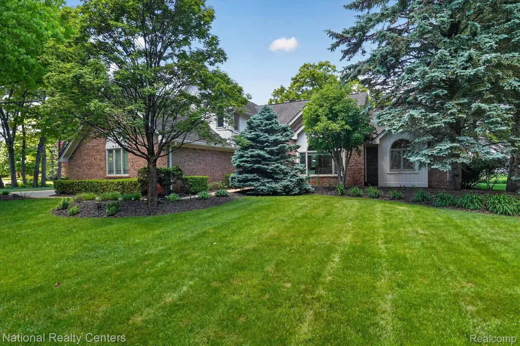 9326 Park Lane Commerce Charter Township MI 48382