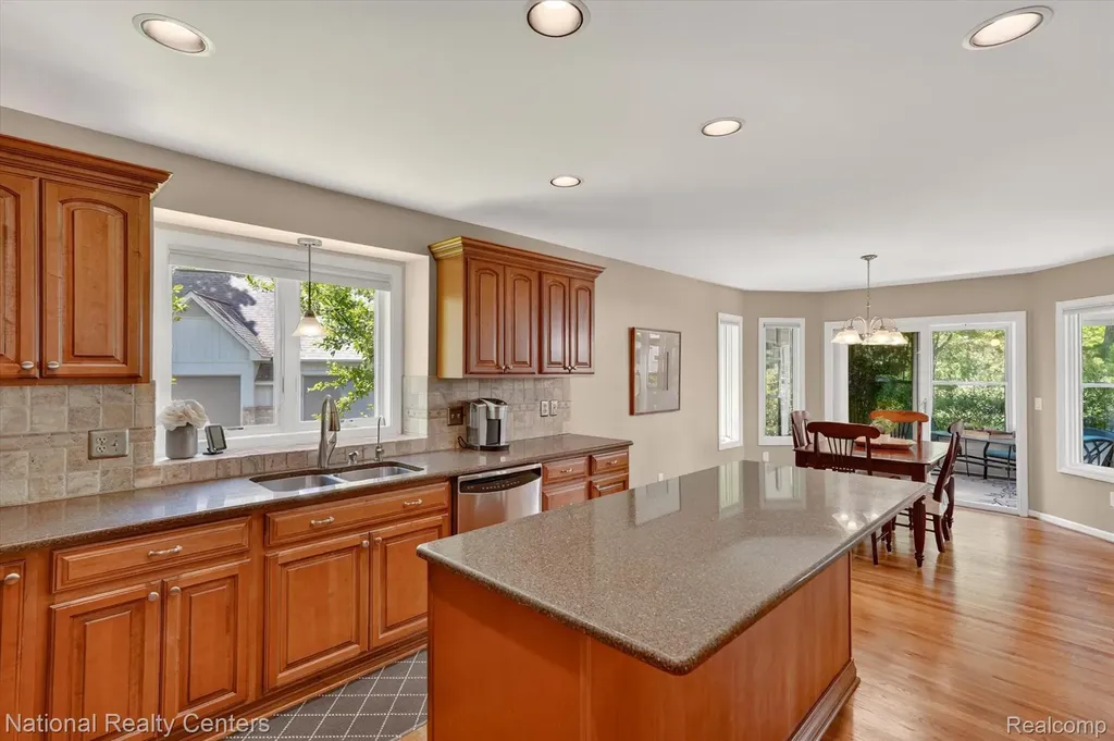 9326 Park Lane Commerce Charter Township MI 48382