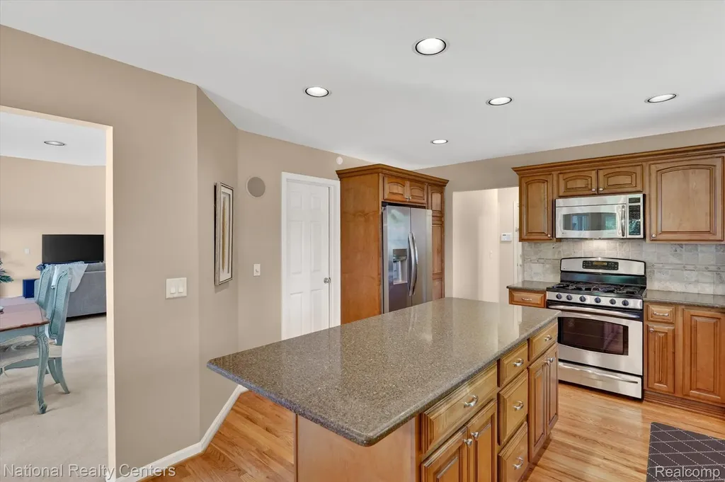 9326 Park Lane Commerce Charter Township MI 48382