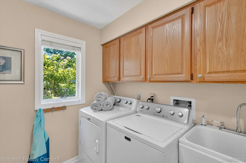 9326 Park Lane Commerce Charter Township MI 48382