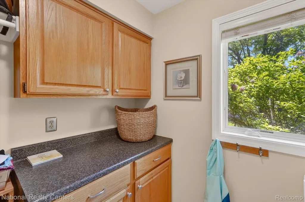 9326 Park Lane Commerce Charter Township MI 48382