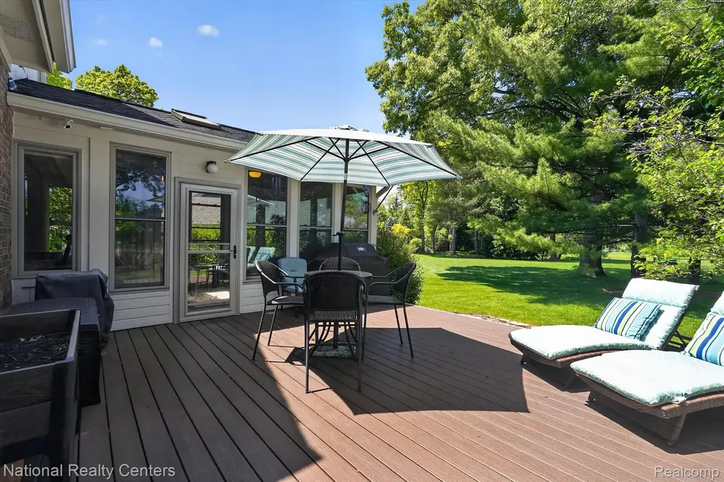 9326 Park Lane Commerce Charter Township MI 48382