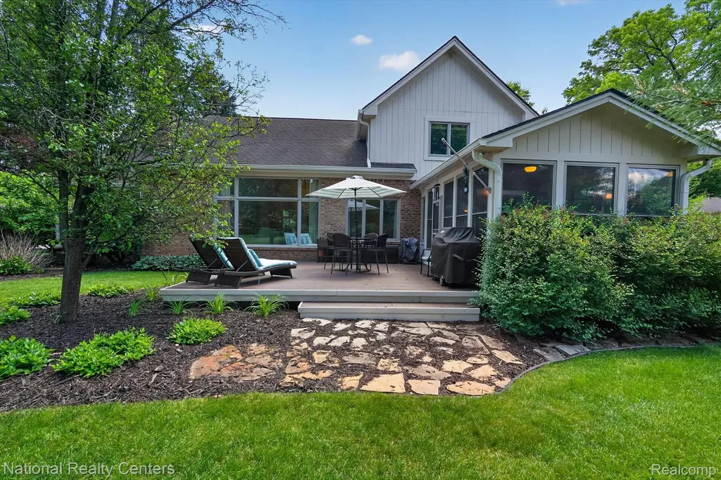 9326 Park Lane Commerce Charter Township MI 48382