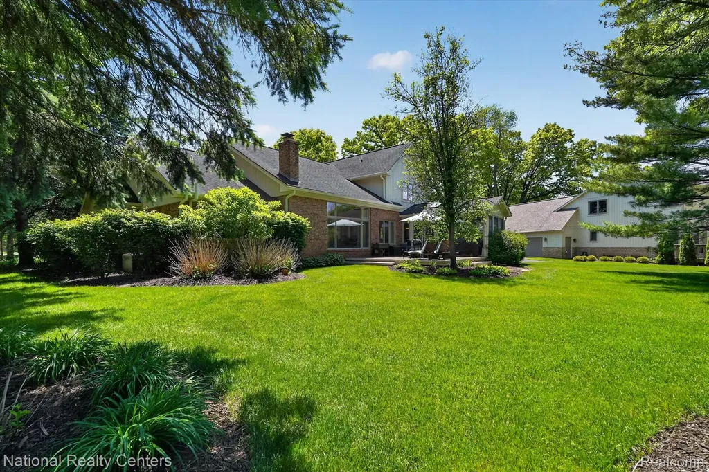 9326 Park Lane Commerce Charter Township MI 48382