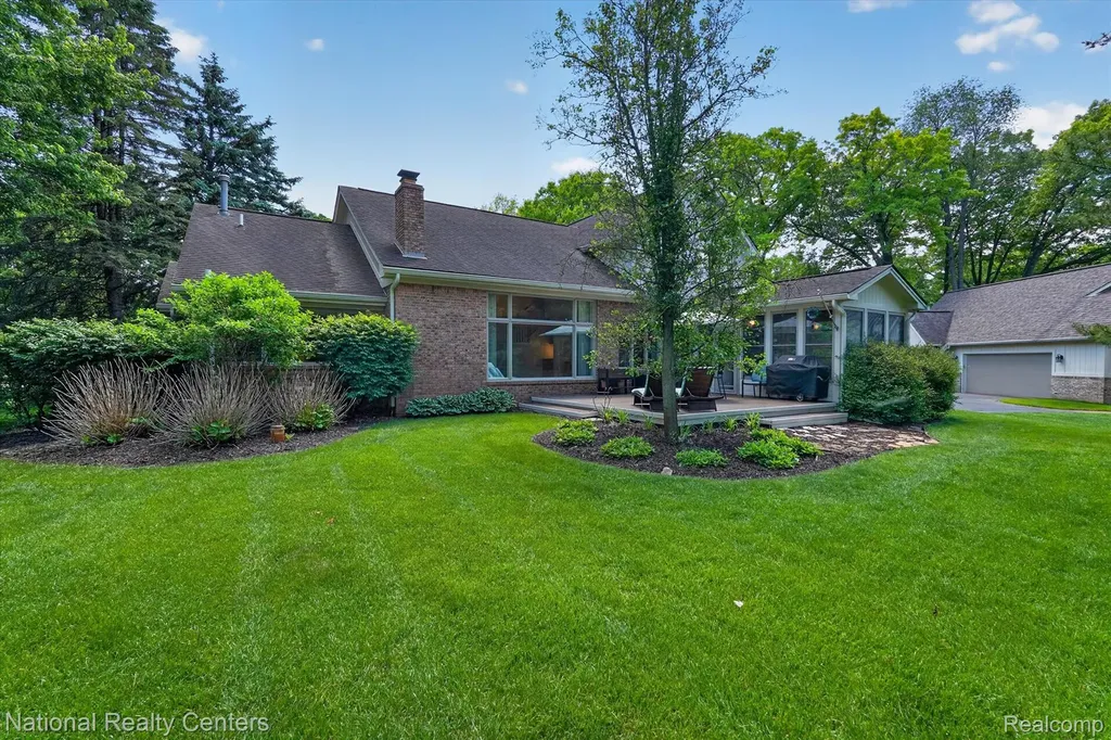 9326 Park Lane Commerce Charter Township MI 48382