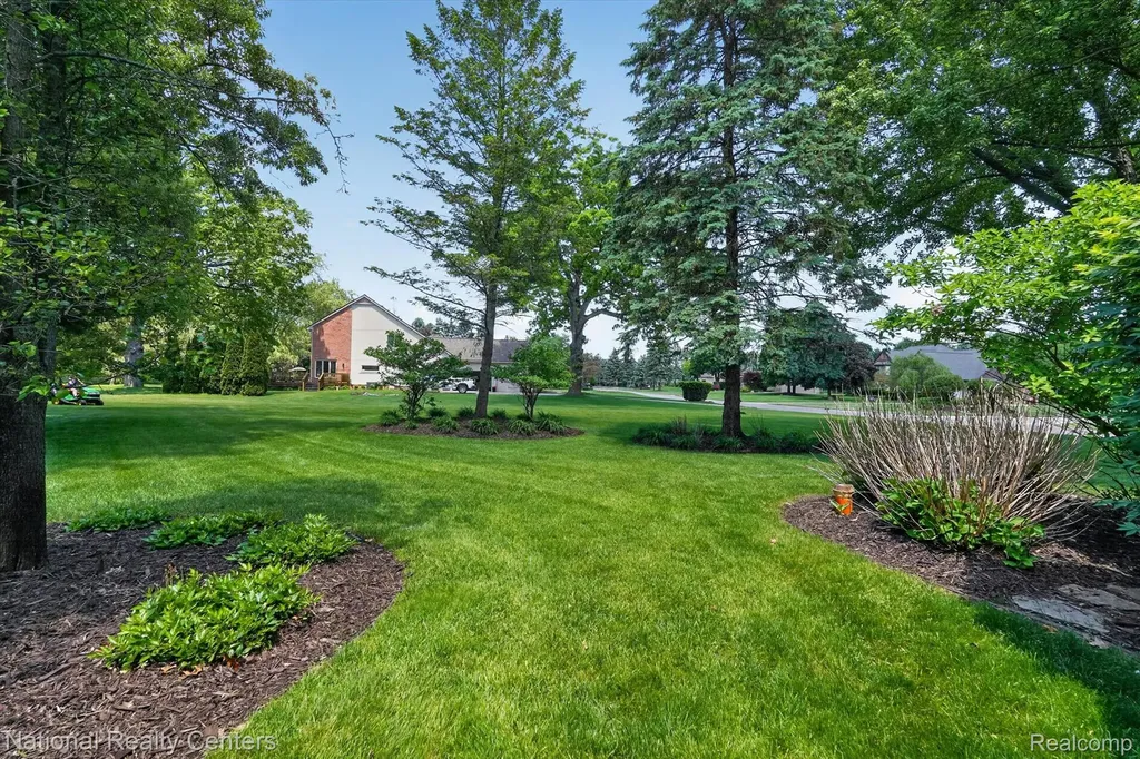 9326 Park Lane Commerce Charter Township MI 48382