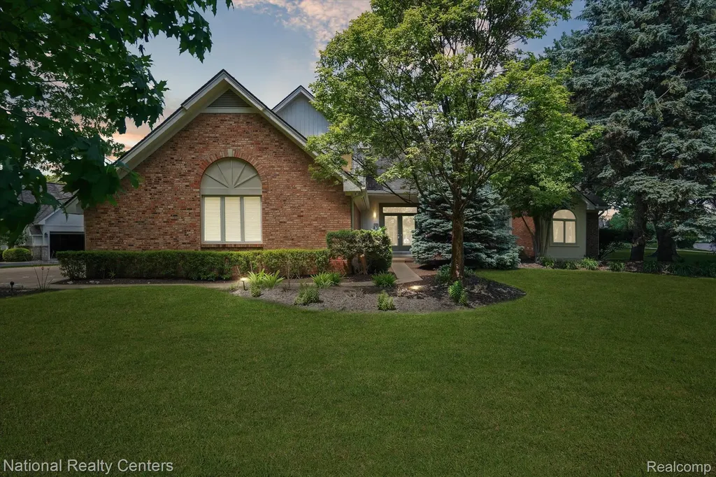 9326 Park Lane Commerce Charter Township MI 48382