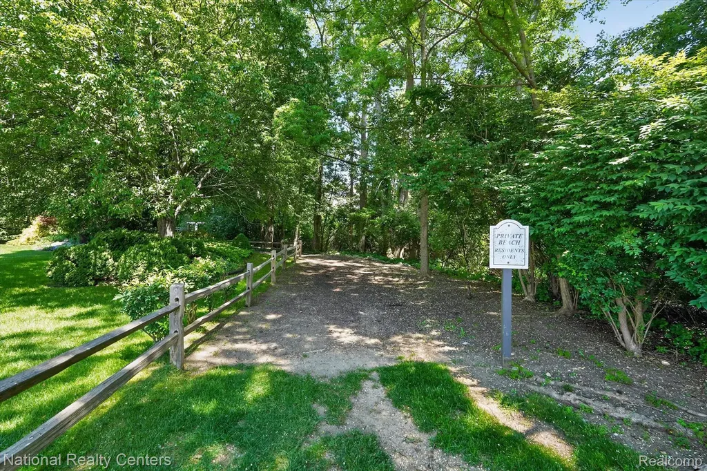 9326 Park Lane Commerce Charter Township MI 48382