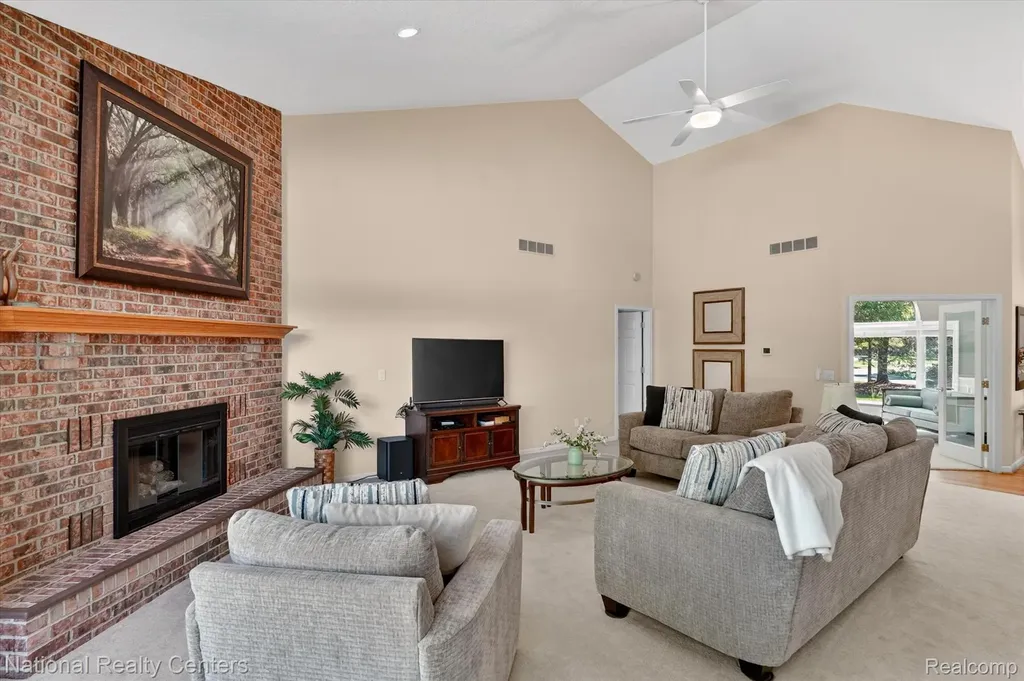 9326 Park Lane Commerce Charter Township MI 48382