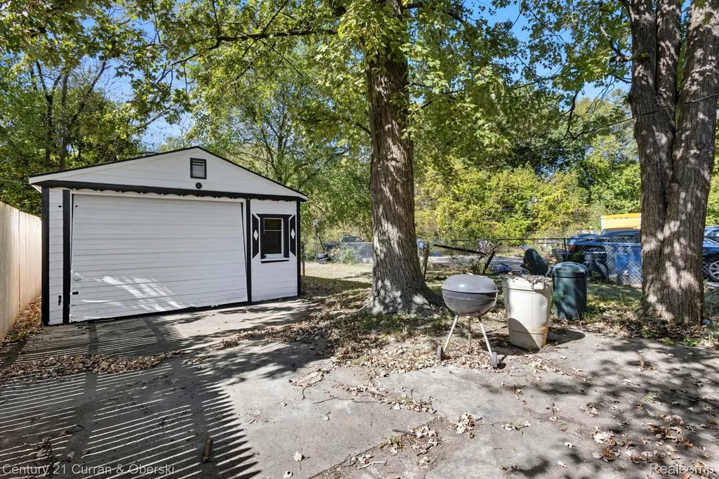 19977 Santa Barbara Drive Detroit City MI 48221