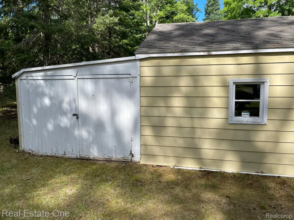 2596 E Fox Road Alcona Township MI 48742