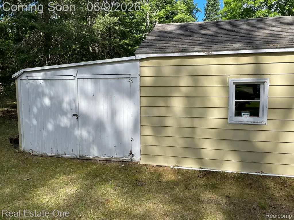 2596 E Fox Road Alcona Township MI 48742