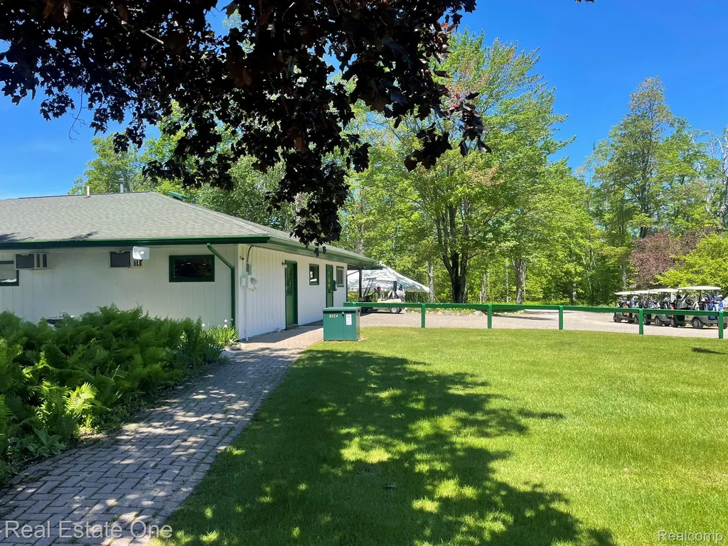 2596 E Fox Road Alcona Township MI 48742