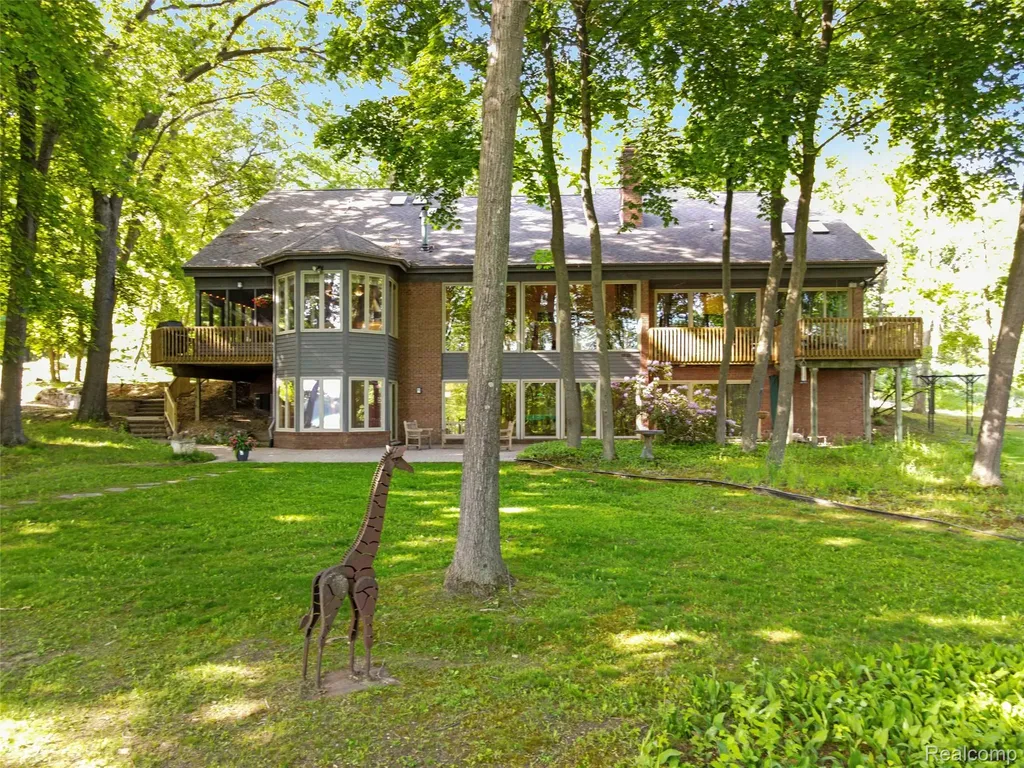 2323 Addaleen Road Highland Charter Township MI 48357