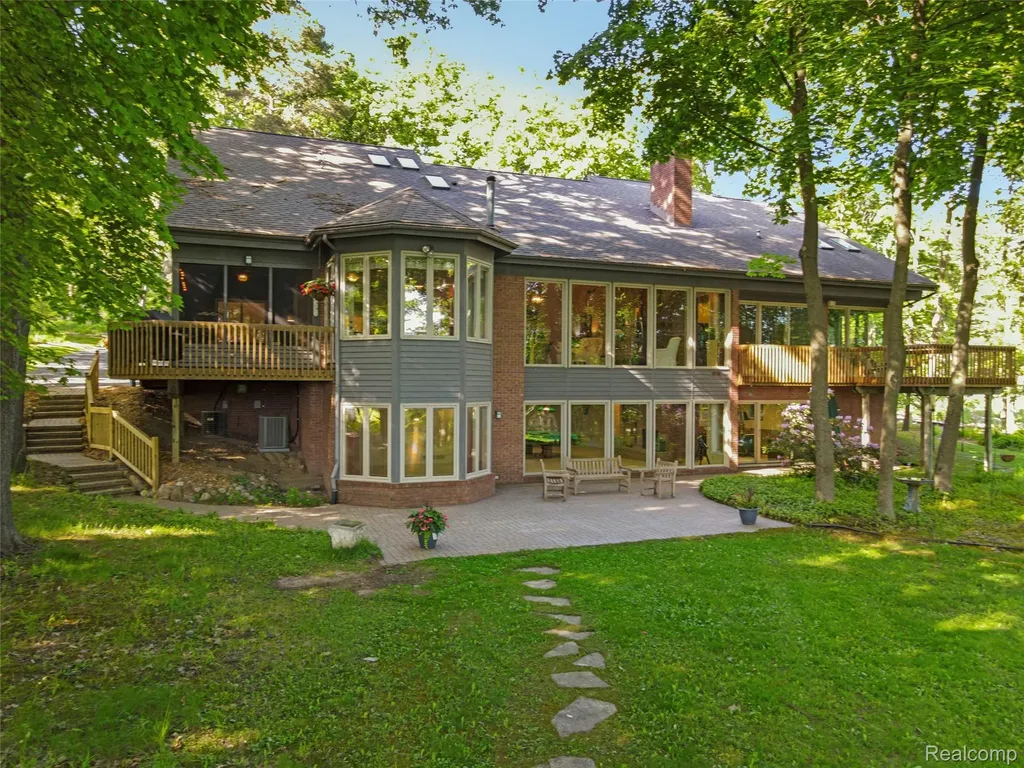 2323 Addaleen Road Highland Charter Township MI 48357