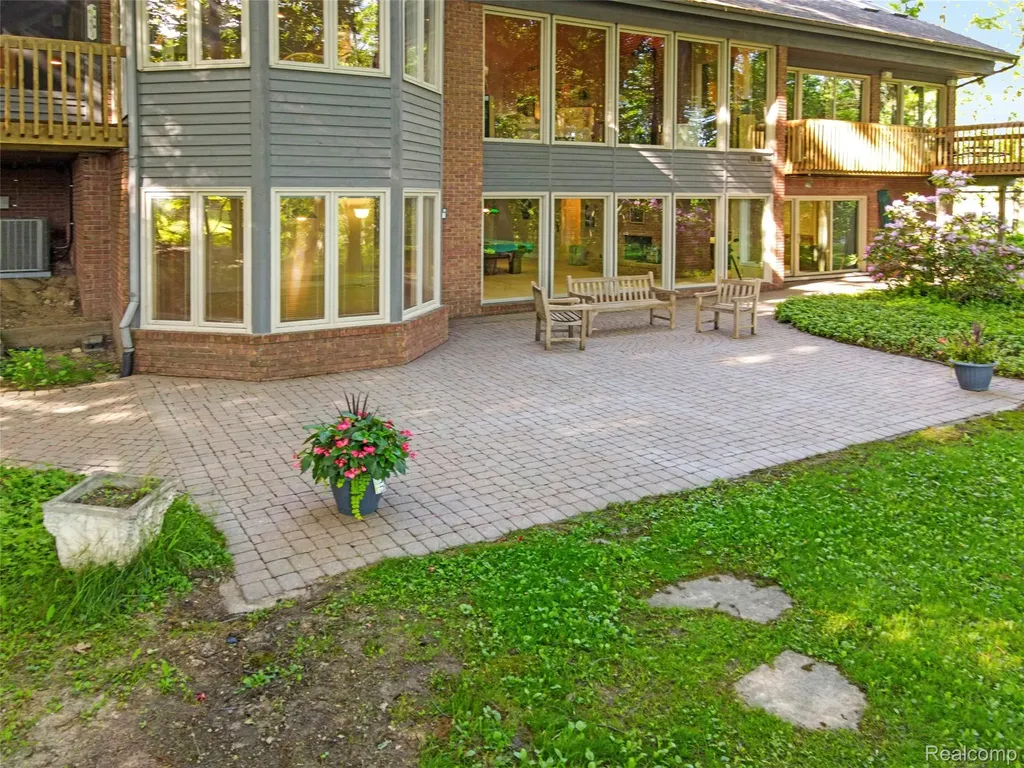 2323 Addaleen Road Highland Charter Township MI 48357