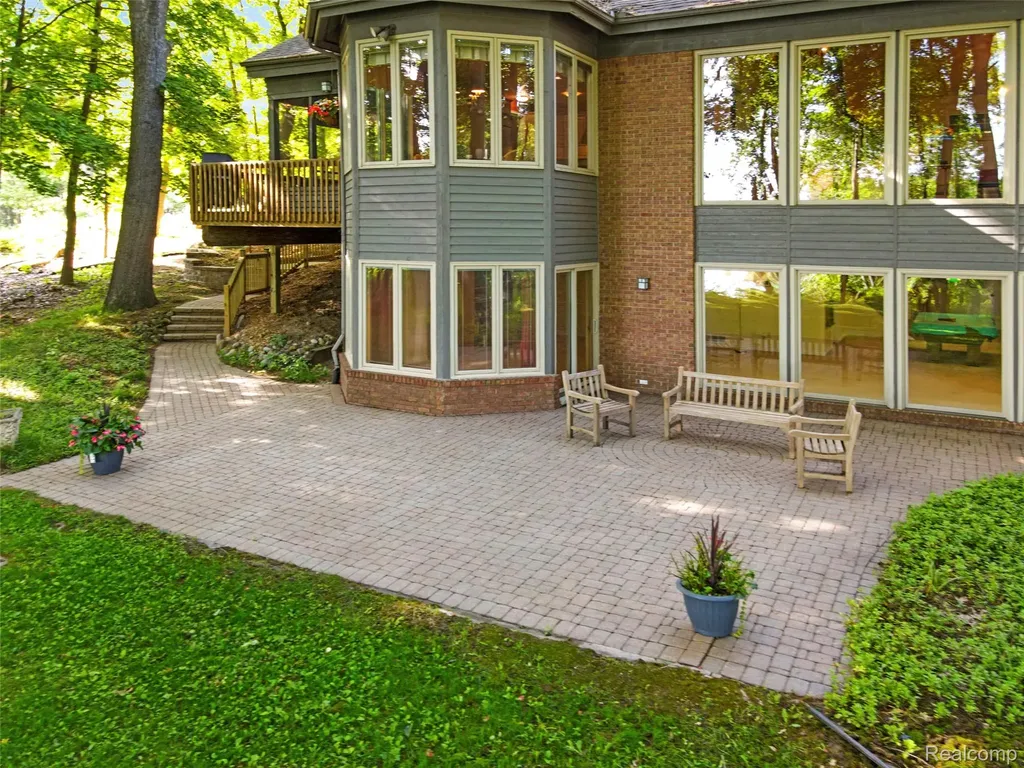 2323 Addaleen Road Highland Charter Township MI 48357