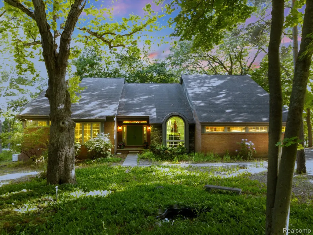 2323 Addaleen Road Highland Charter Township MI 48357